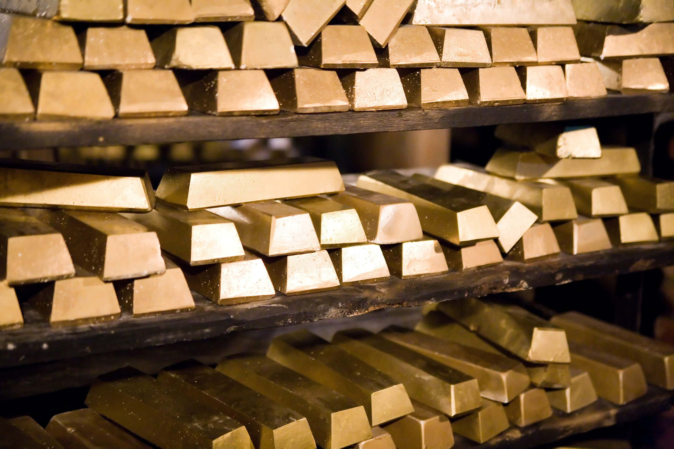 Gold reverses sharply after making new, mid-term high